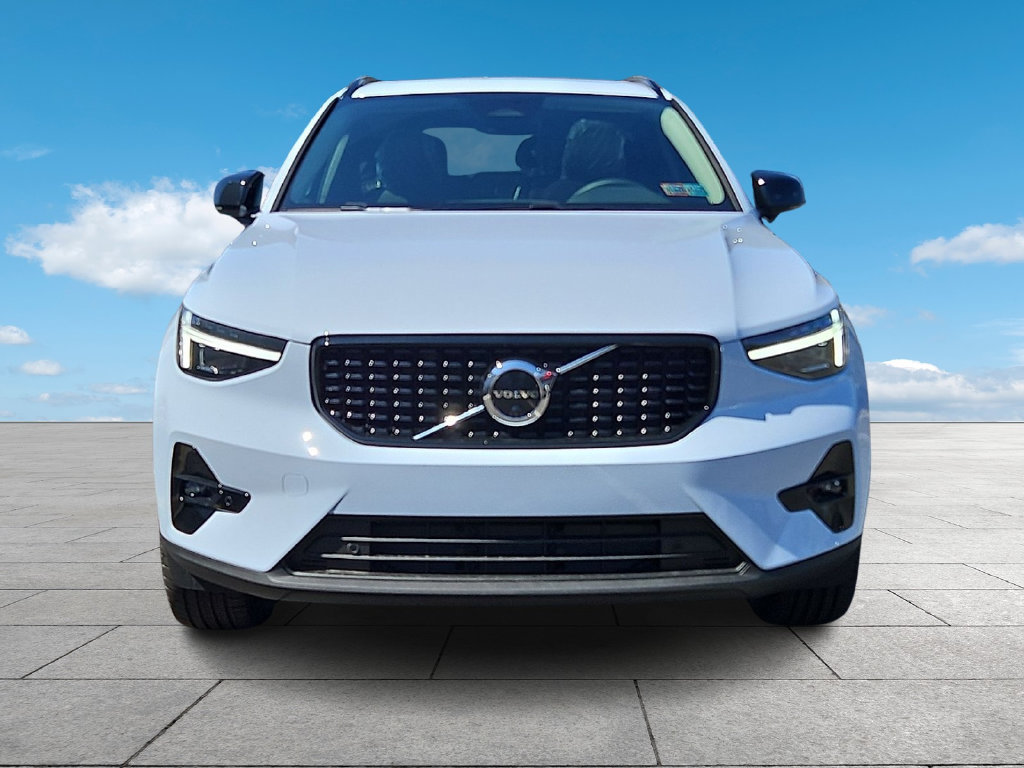 New 2026 Volvo XC40 B5 Plus w/ Climate Package AWD/4WD image 2
