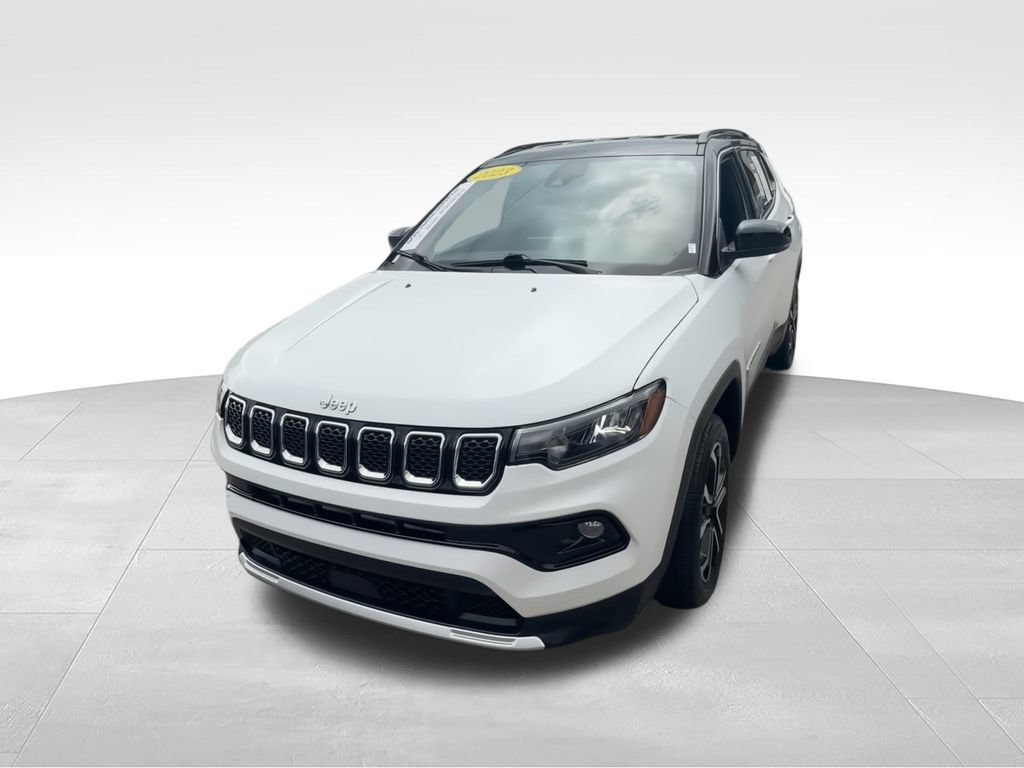 Used 2023 Jeep Compass Limited AWD/4WD image 4