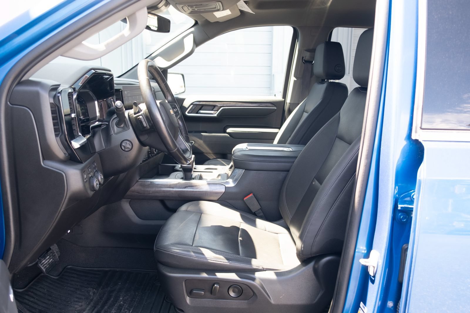 Used 2022 Chevrolet Silverado 1500 LTZ AWD/4WD image 11