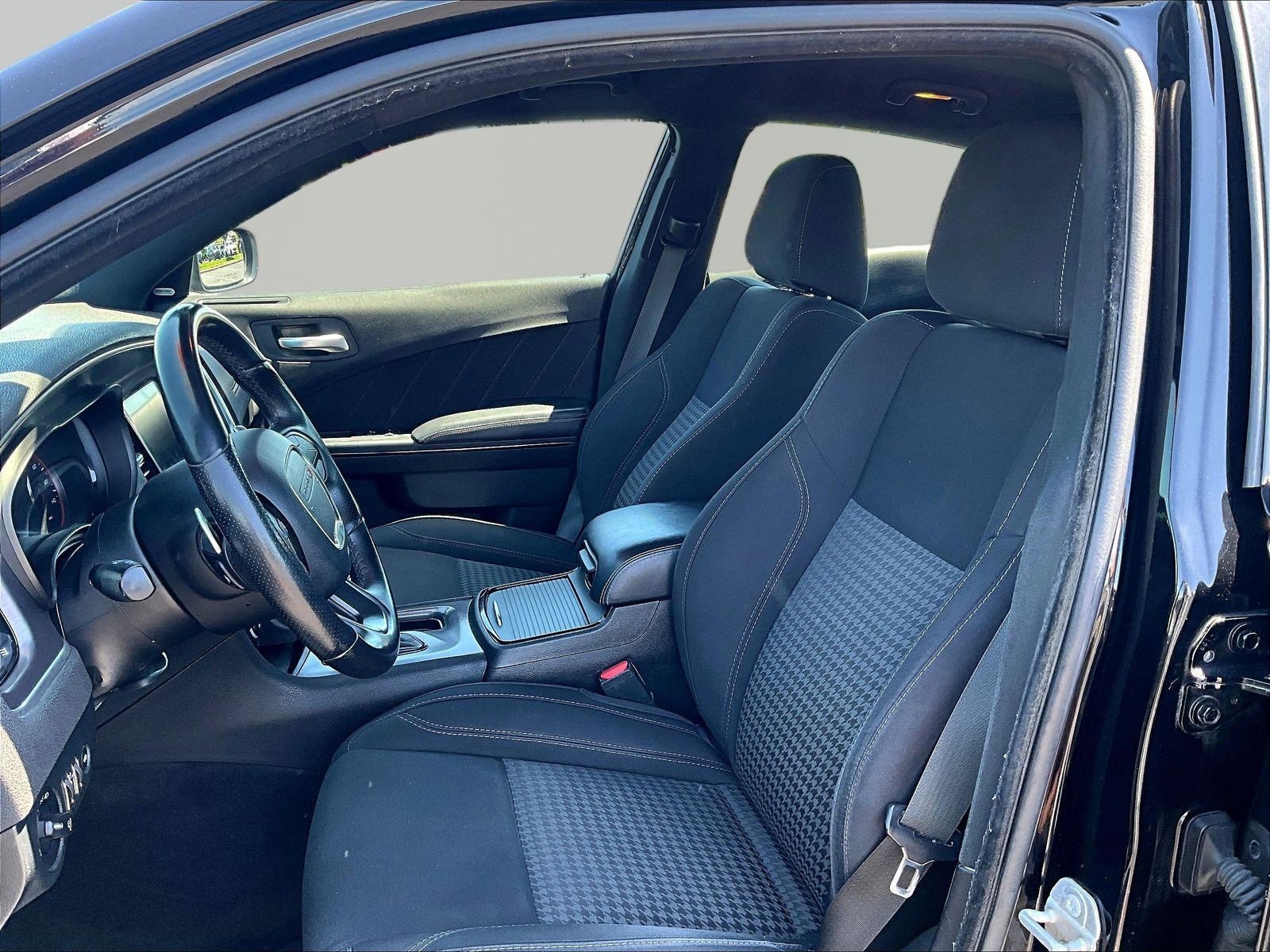 Used 2018 Dodge Charger GT w/ Blacktop Package AWD/4WD image 21