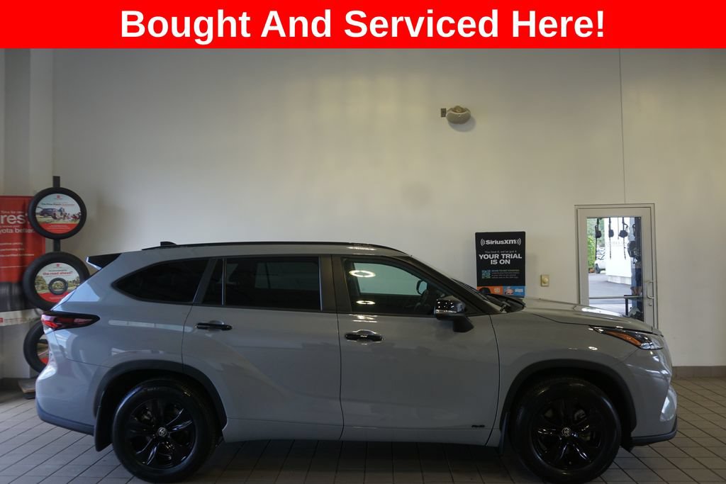 Used 2025 Toyota Highlander XLE AWD/4WD image 2