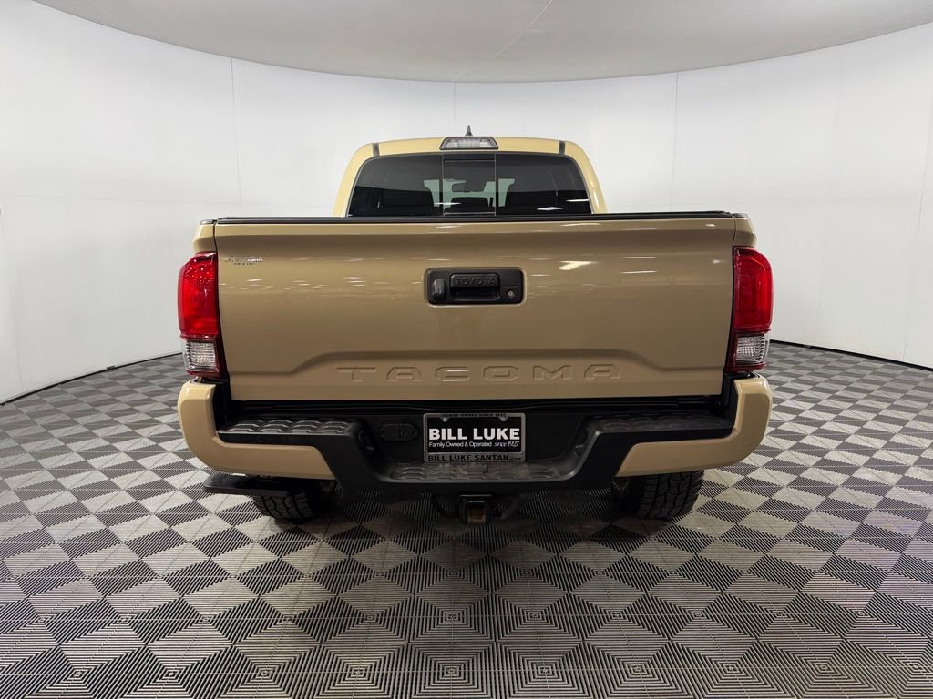 Used 2018 Toyota Tacoma TRD Sport AWD/4WD image 6