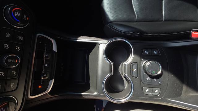 Used 2024 GMC Terrain SLT w/ Infotainment Package II image 34