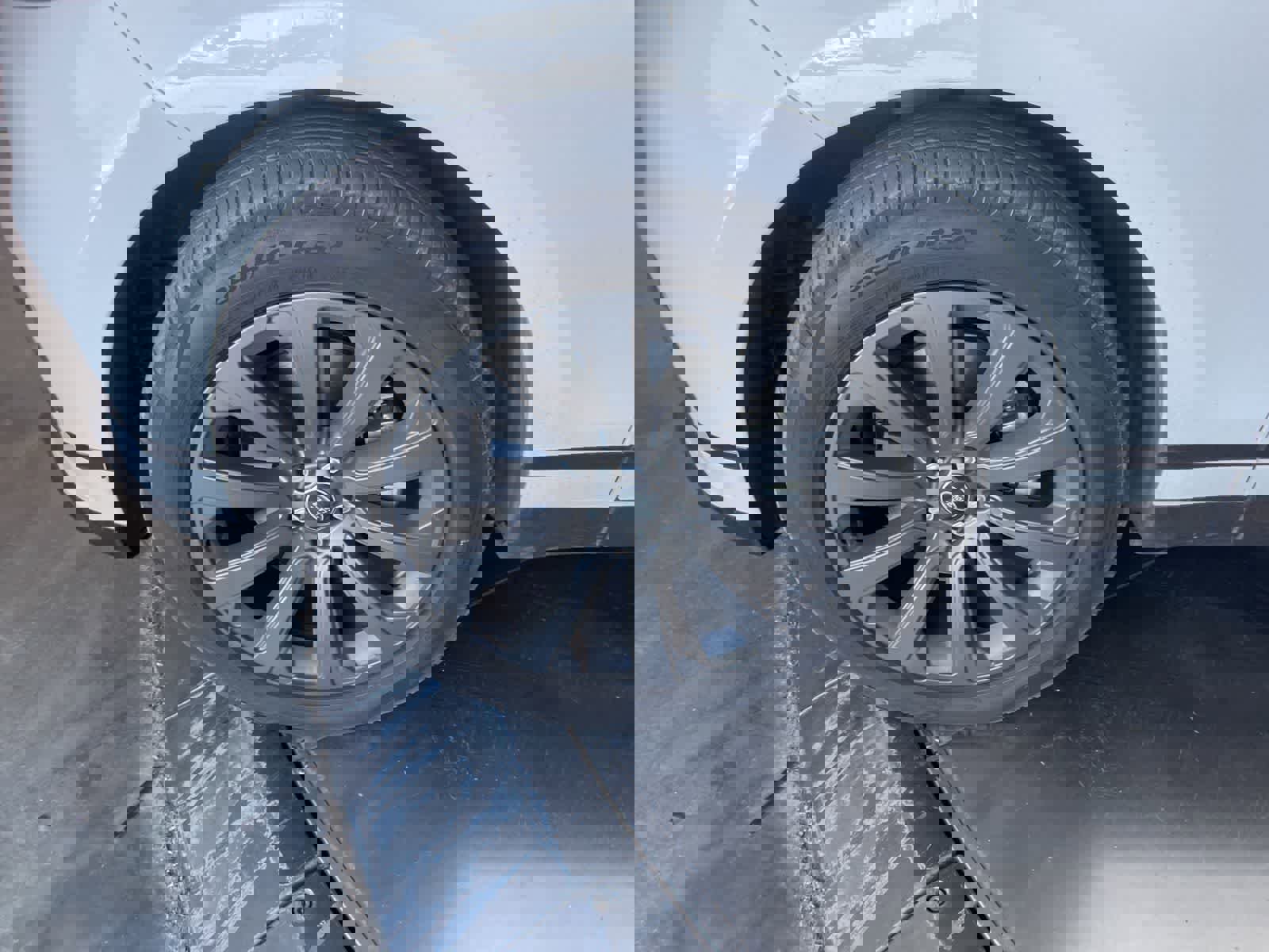 Used 2022 Land Rover Range Rover Velar R-Dynamic S image 11