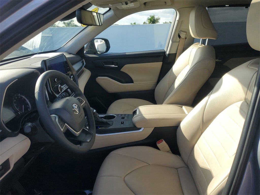 Used 2024 Toyota Highlander XLE image 16