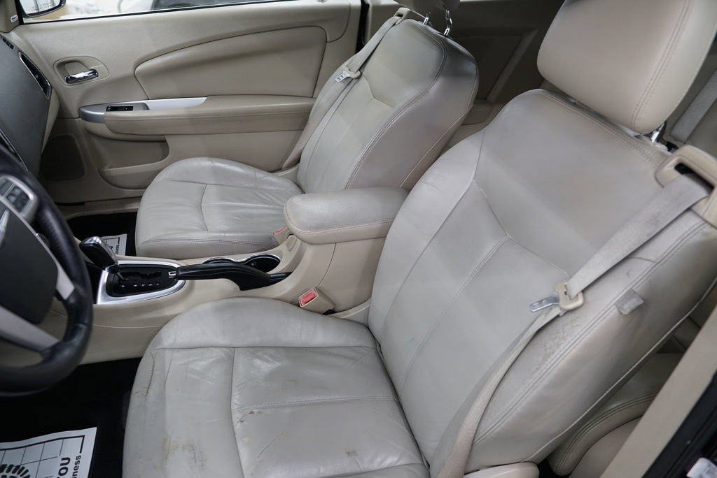 Used 2012 Chrysler 200 Limited FWD image 34