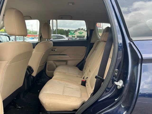 Used 2020 Mitsubishi Outlander ES image 11