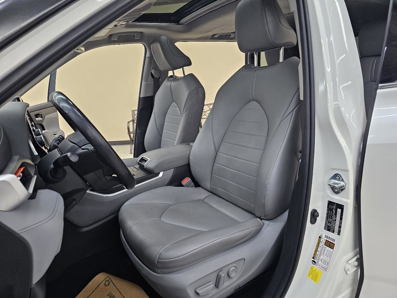 Used 2021 Toyota Highlander XLE image 16