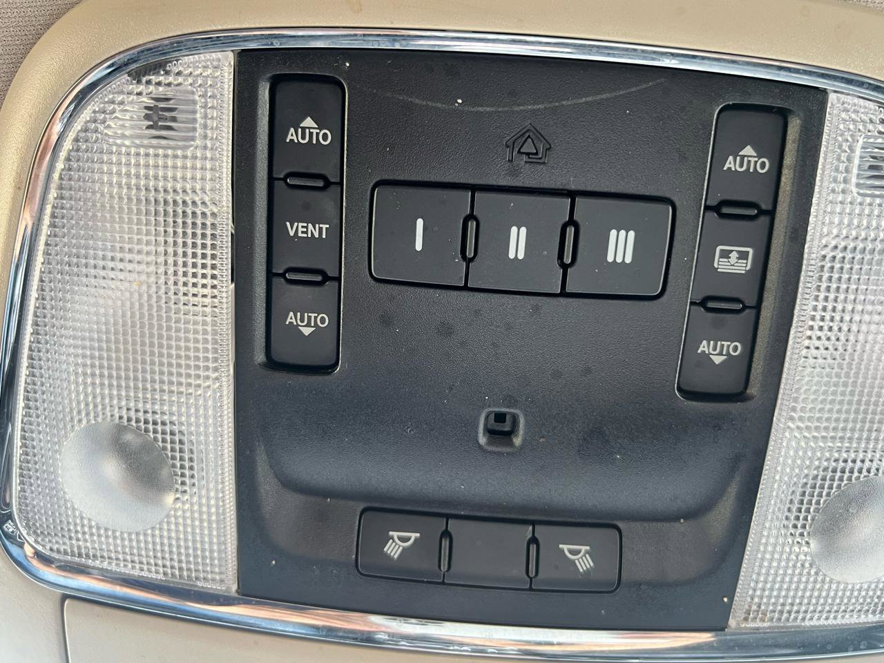 Used 2016 Chrysler 300 C AWD/4WD image 26