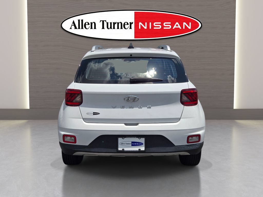 Used 2022 Hyundai Venue SEL w/ Cargo Package FWD image 7