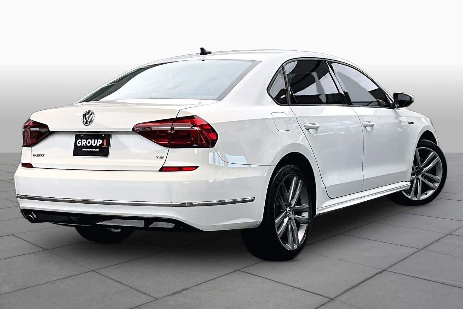 Used 2018 Volkswagen Passat 2.0T R-Line FWD image 13