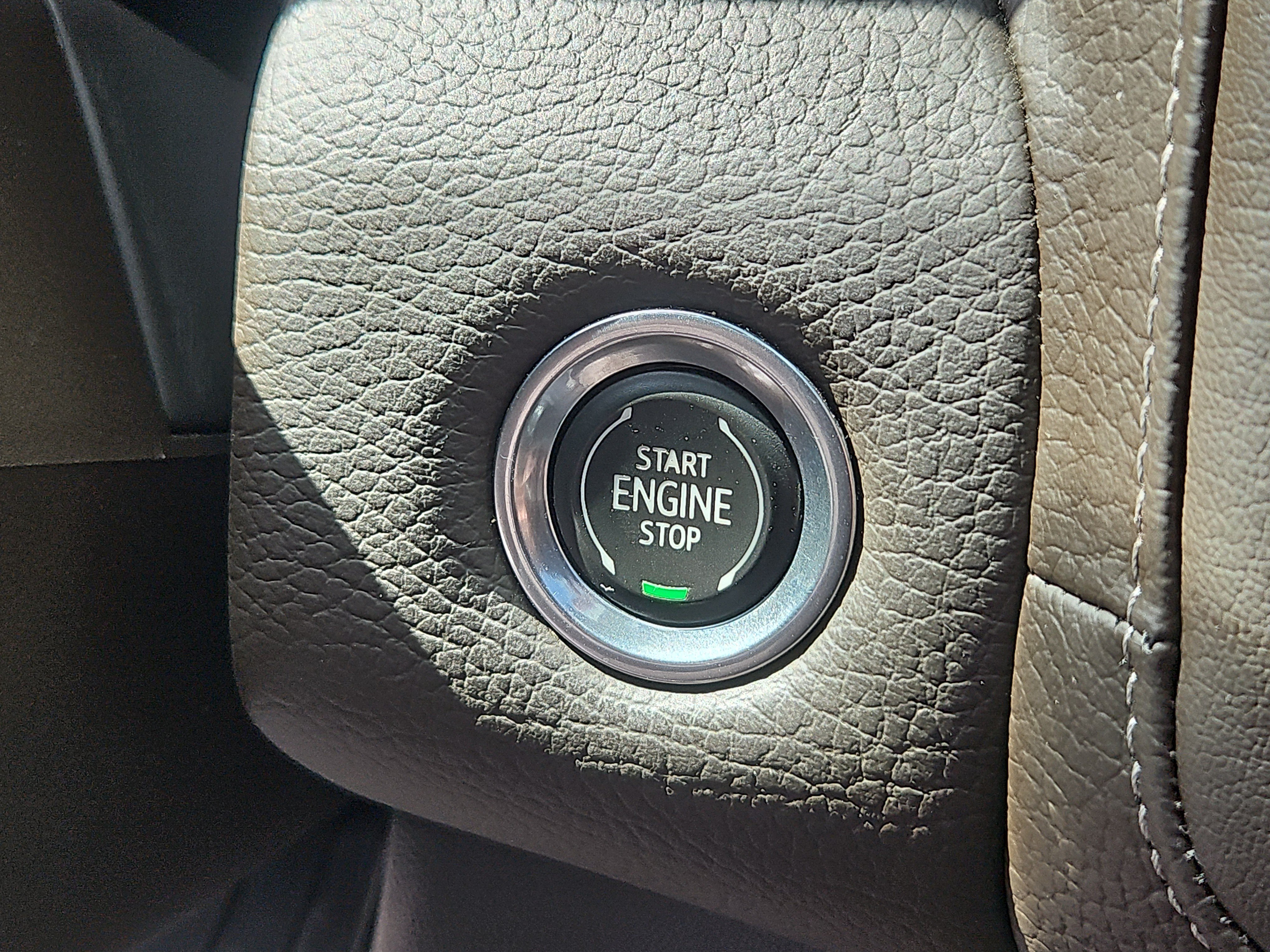 Used 2021 GMC Yukon Denali w/ Denali Ultimate Package AWD/4WD image 22