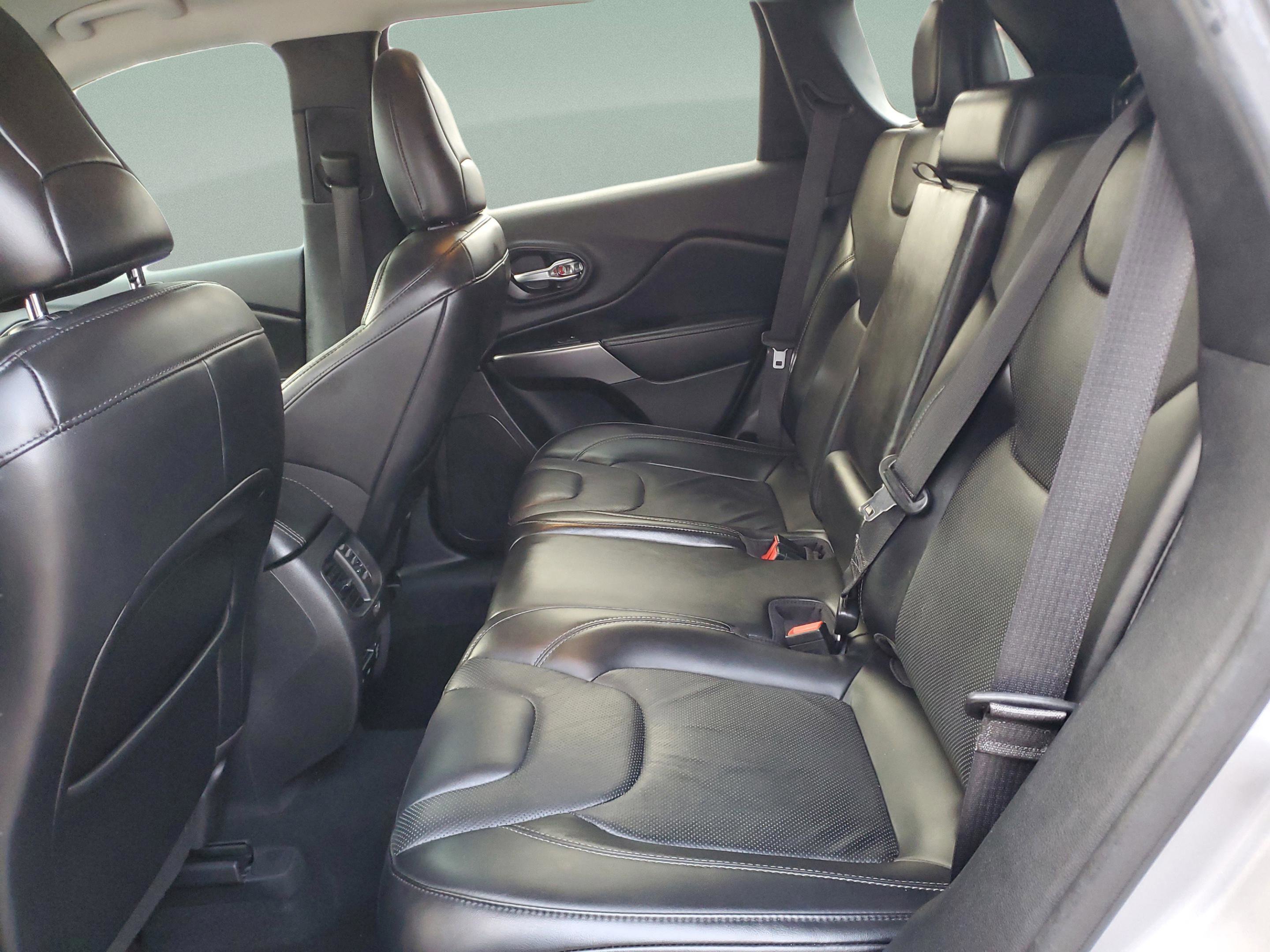 Used 2020 Jeep Cherokee Limited image 7