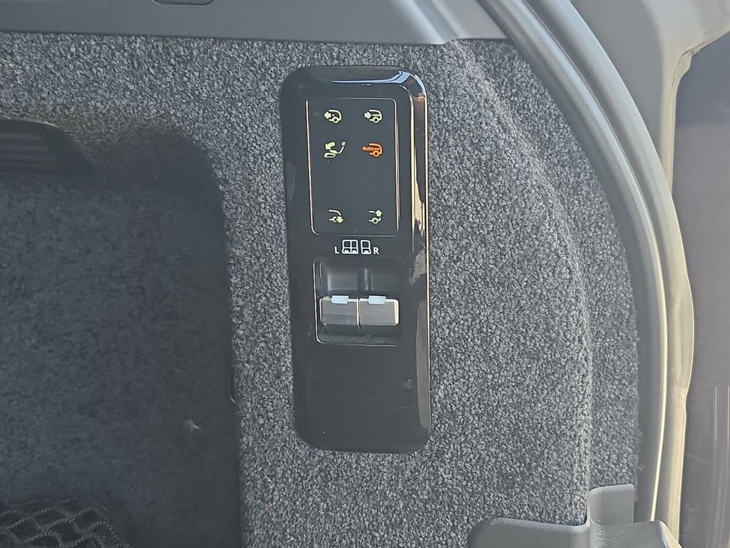 Certified 2023 Land Rover Range Rover SV AWD/4WD image 18