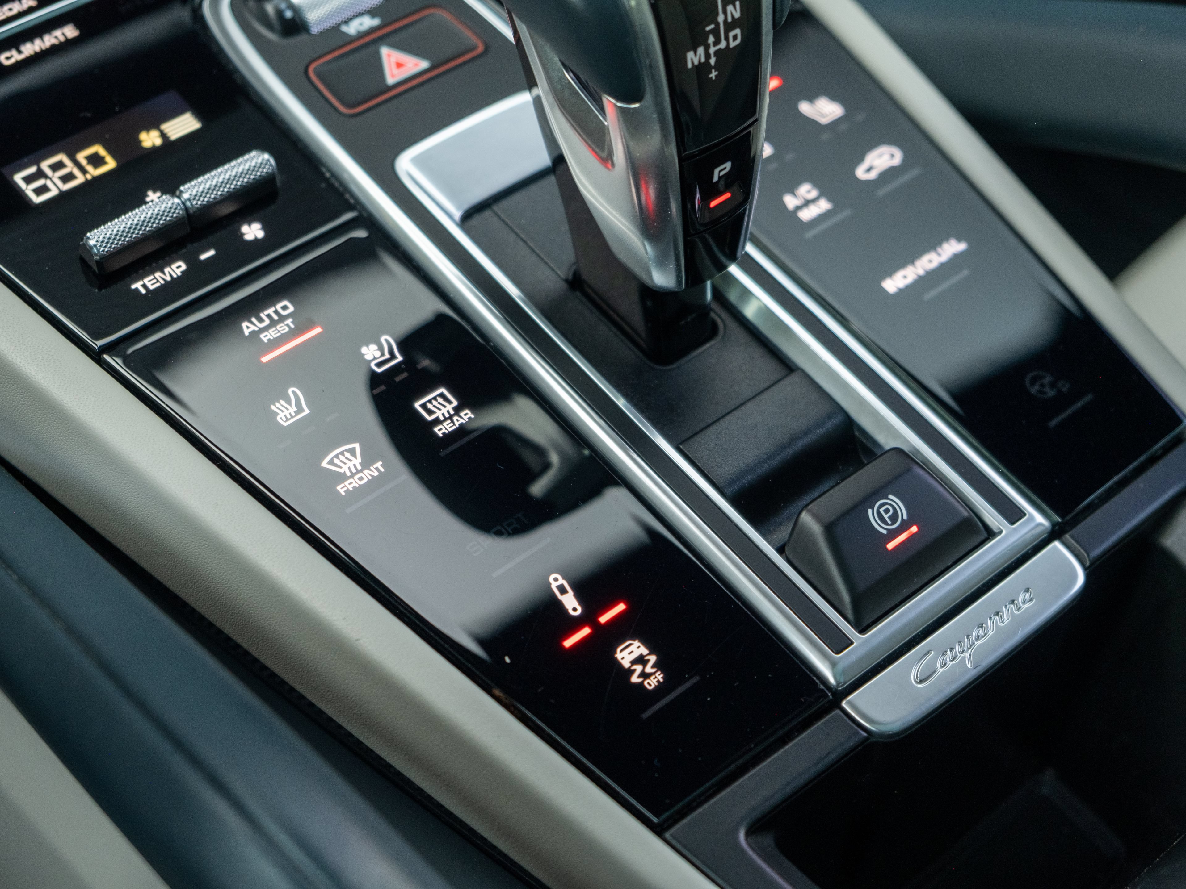 Certified 2023 Porsche Cayenne Turbo S AWD/4WD image 34