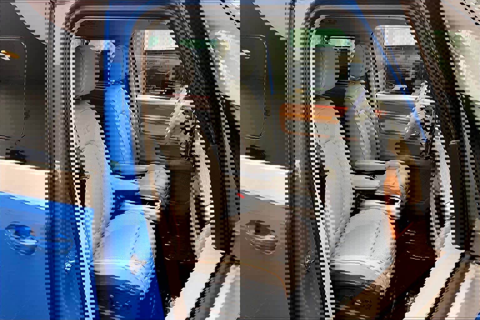 Used 2025 Volkswagen ID. Buzz 1st Edition image 8