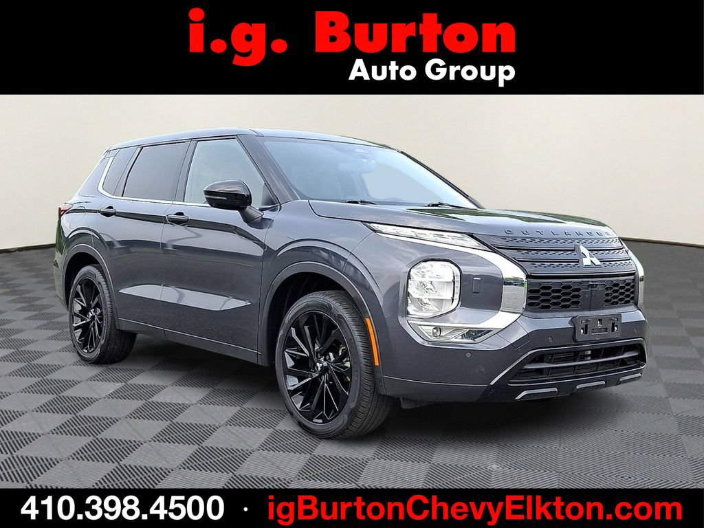 Used 2024 Mitsubishi Outlander SE Black Edition