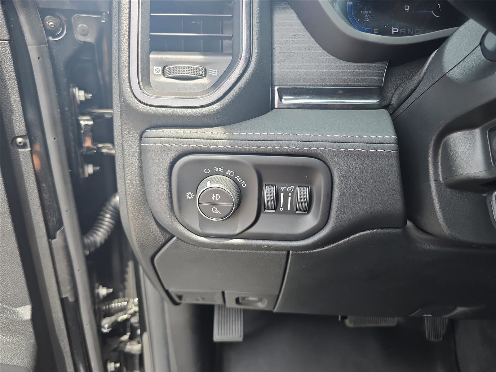 Used 2024 RAM 3500 Limited AWD/4WD image 33