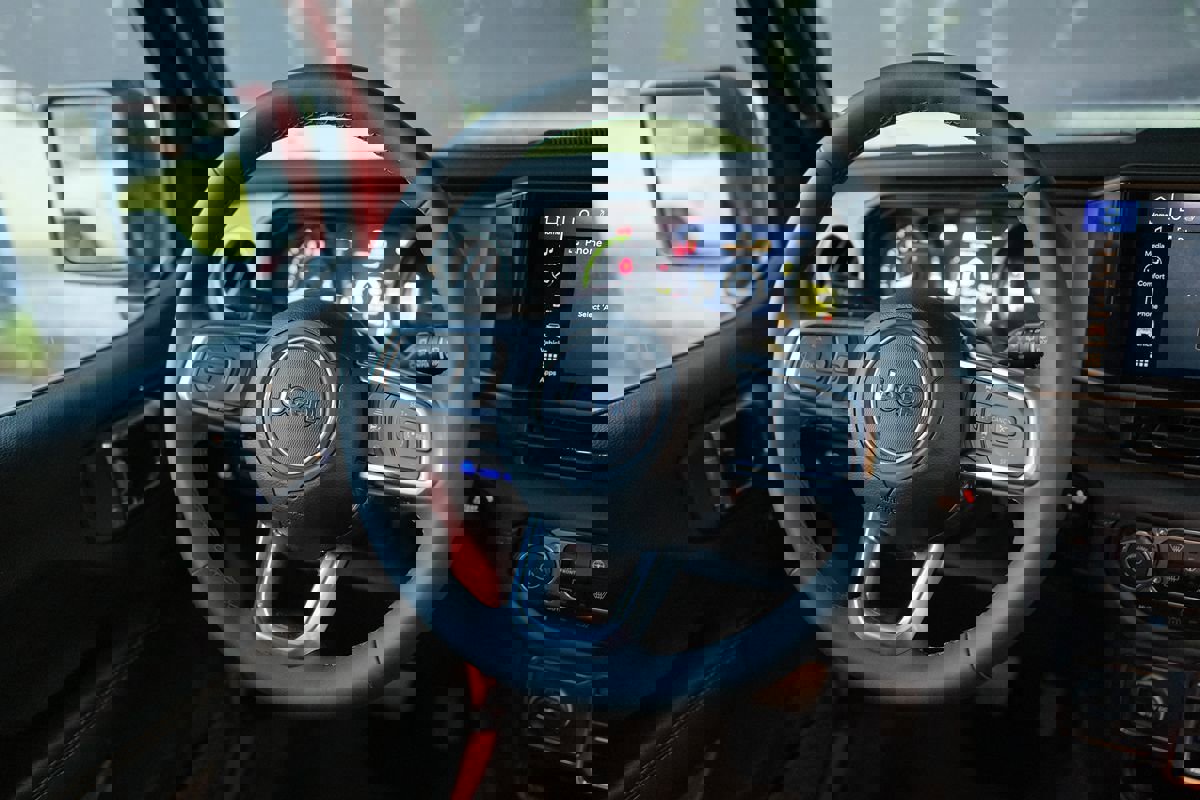 Used 2025 Jeep Wrangler Sahara w/ Safety Group image 45