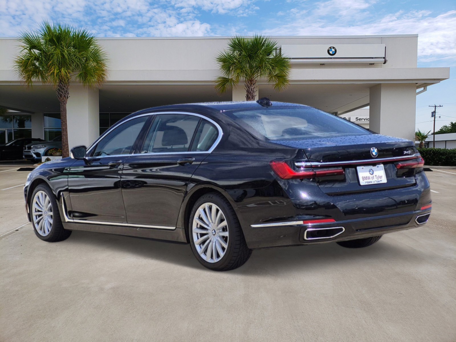 Used 2021 BMW 740i w/ Premium Package RWD image 3