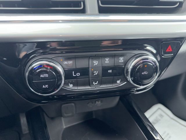 Used 2025 Chevrolet Trax LT w/ LT Convenience Package image 40