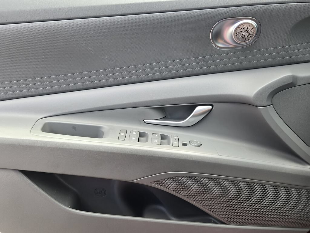 Certified 2024 Hyundai Elantra SEL FWD image 25
