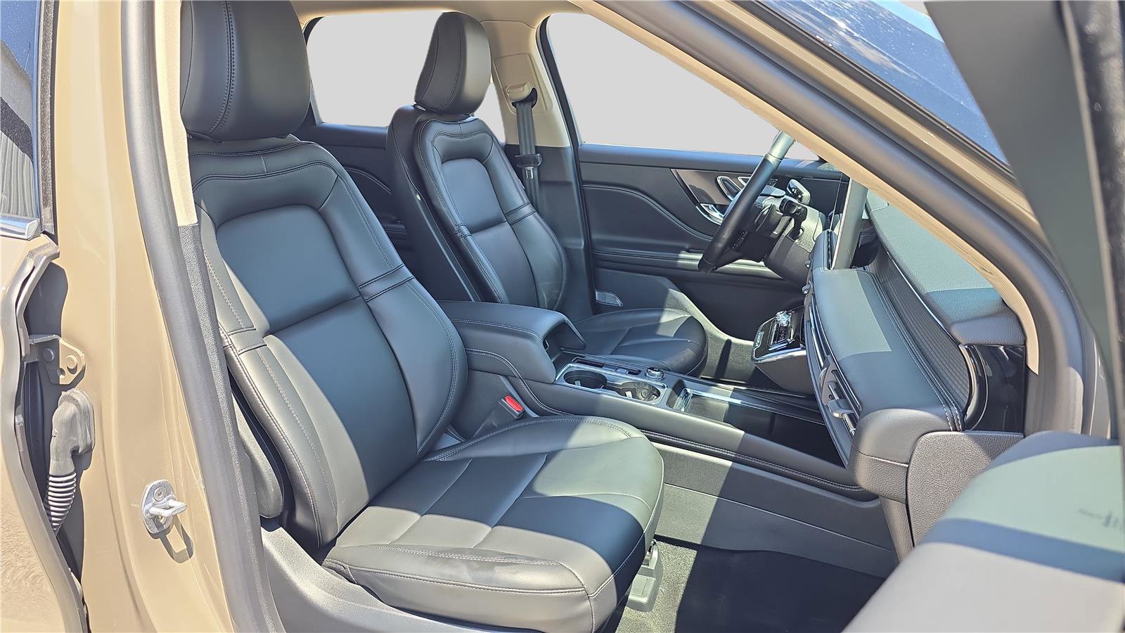 Used 2025 Lincoln Corsair AWD image 14