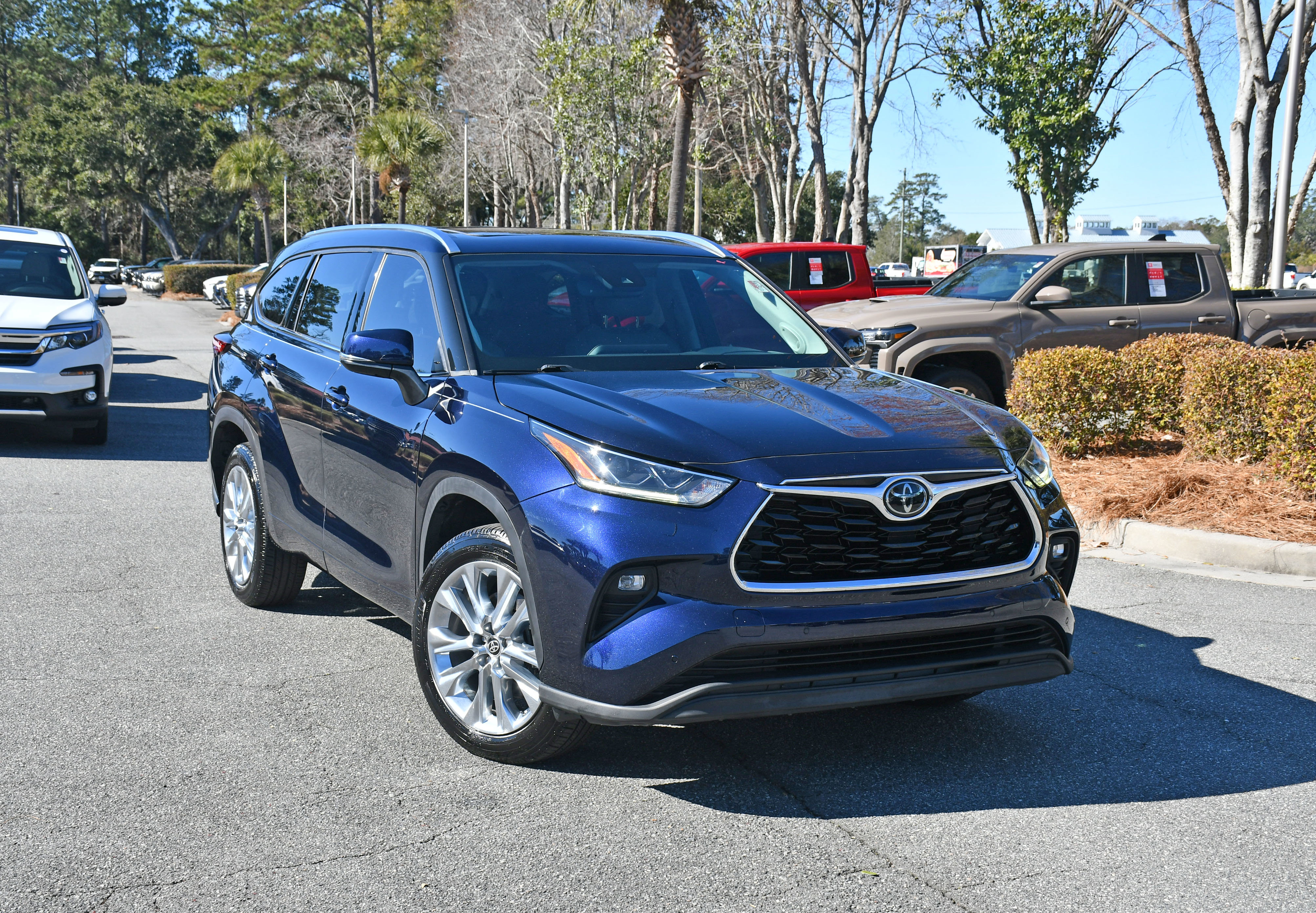 Used 2020 Toyota Highlander Limited image 6