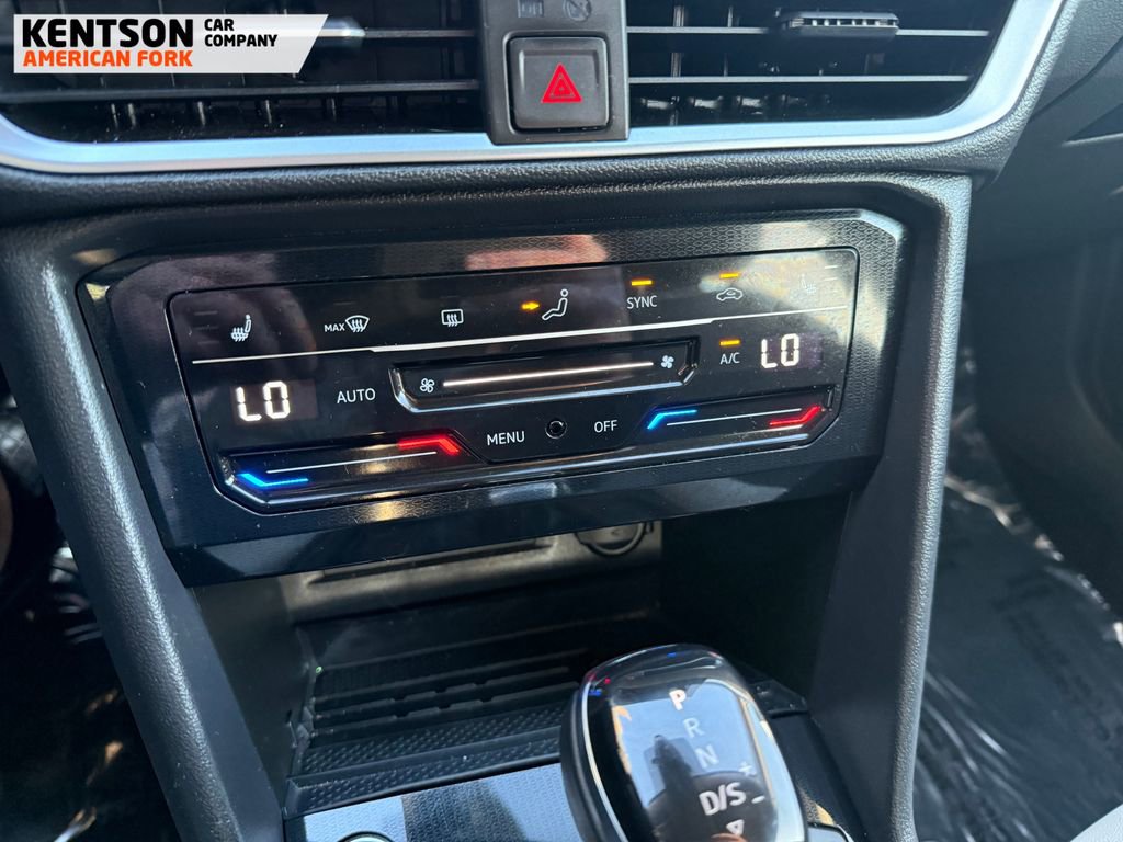 Used 2025 Volkswagen Taos SE image 27