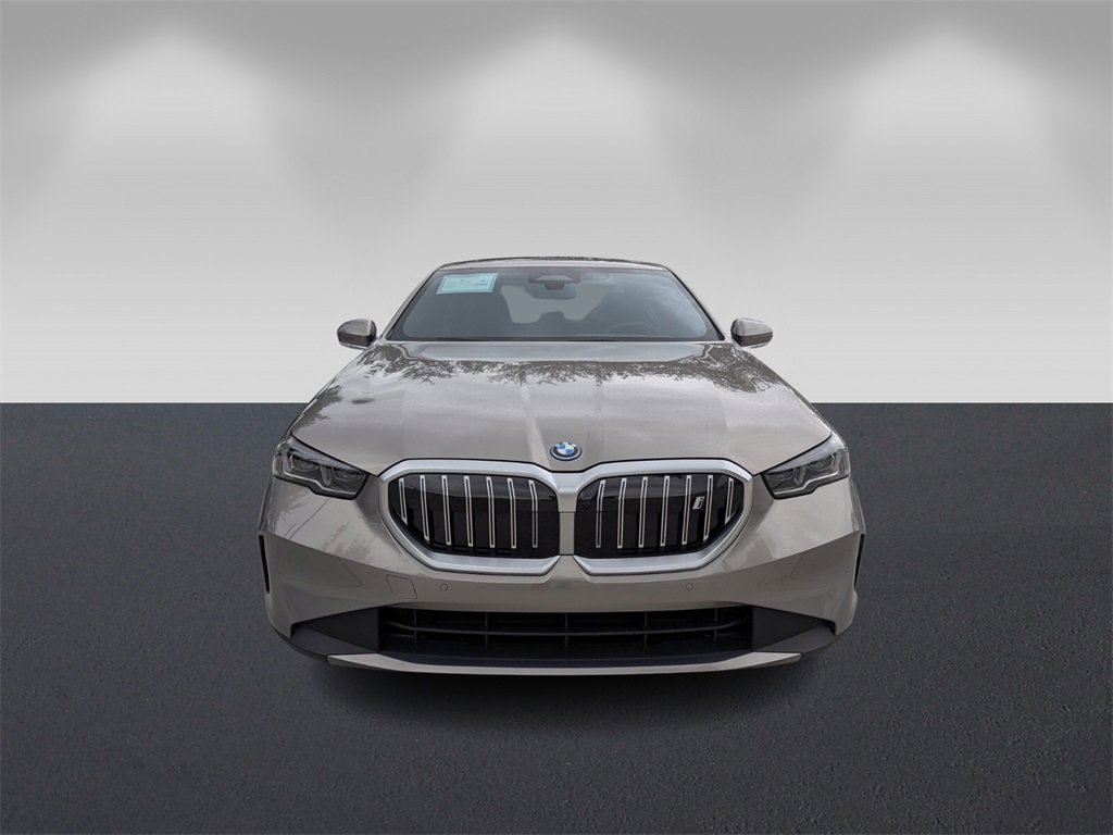 Used 2026 BMW i5 eDrive40 image 3