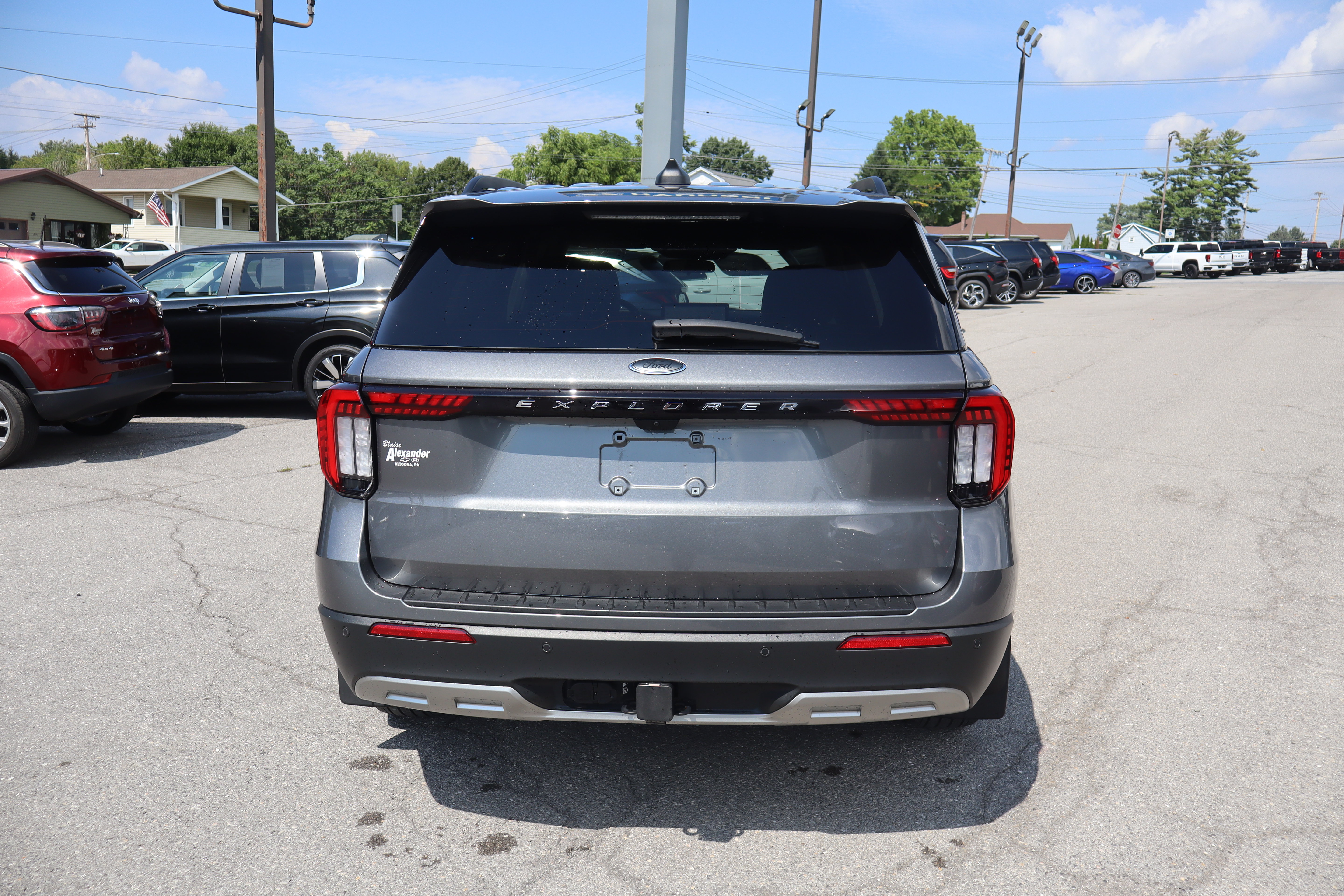 Used 2025 Ford Explorer Active w/ Active Comfort Package AWD/4WD image 4