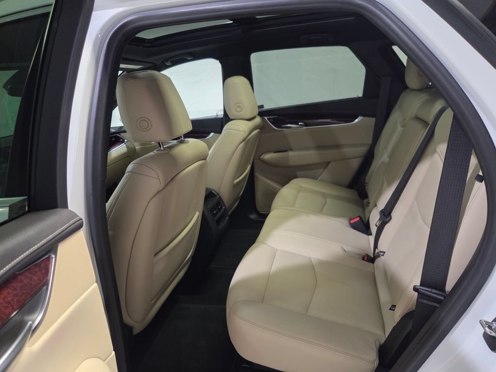 Used 2018 Cadillac XT5 Luxury w/ Driver Awareness Package AWD/4WD image 17