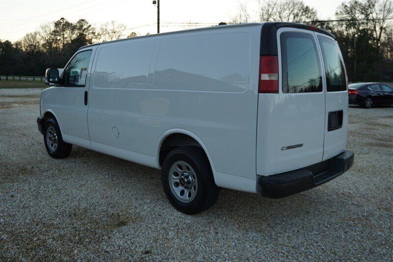 Used 2010 Chevrolet Express 1500 RWD image 12