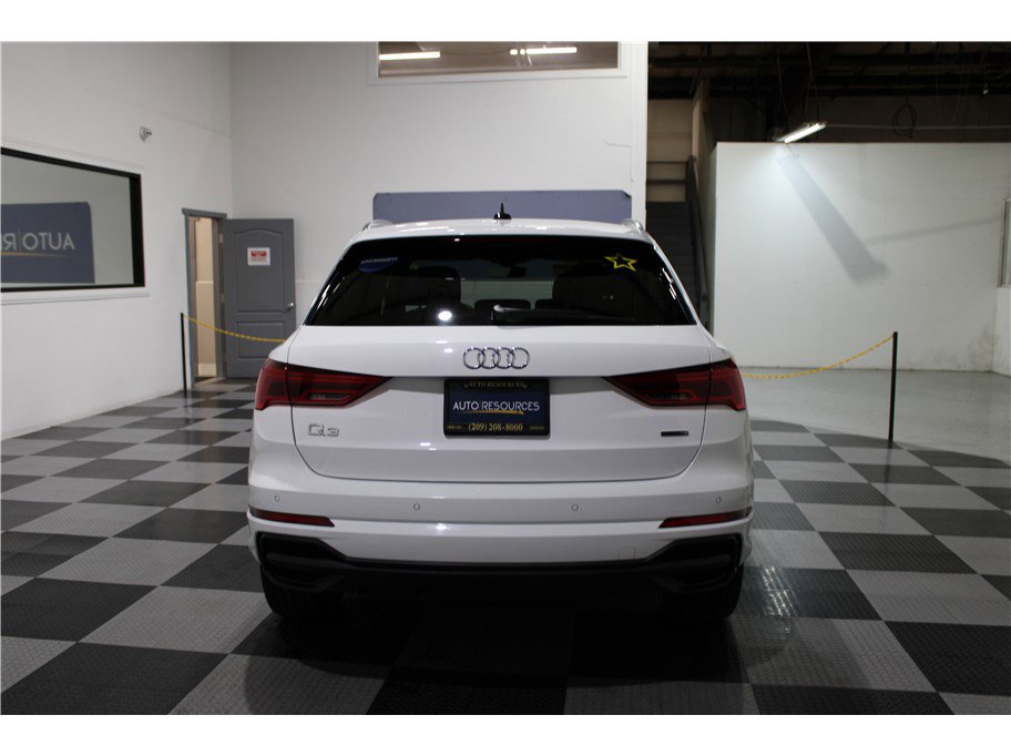 Used 2024 Audi Q3 2.0T Premium image 5
