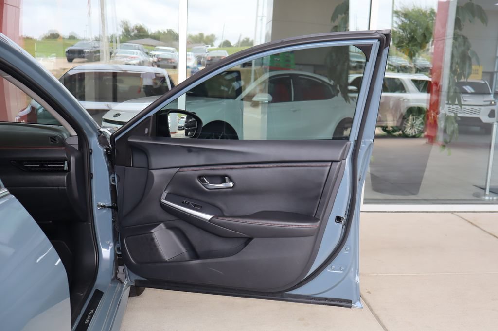 Used 2025 Nissan Sentra SR FWD image 37