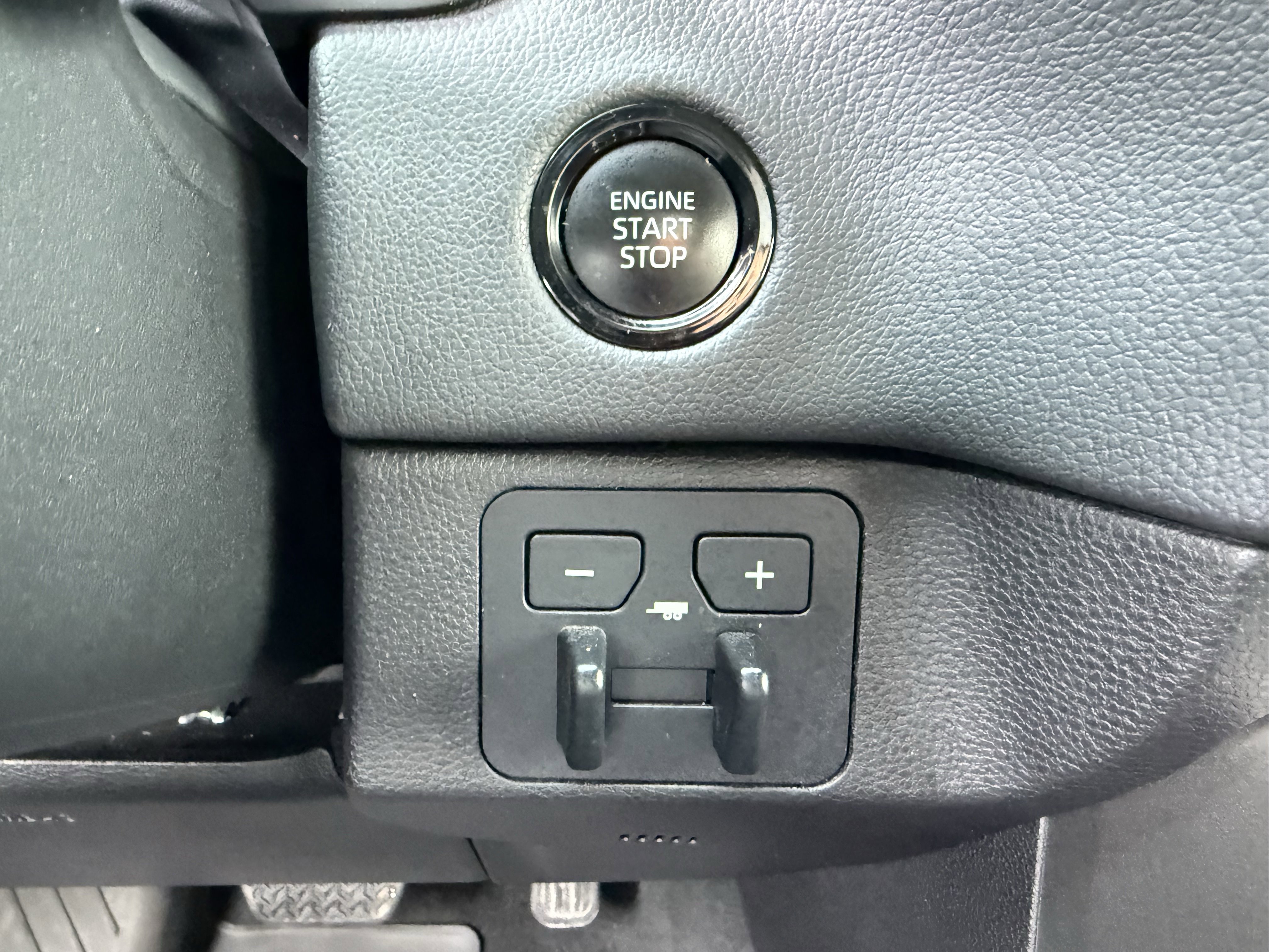 Used 2025 Toyota Tundra Limited image 29