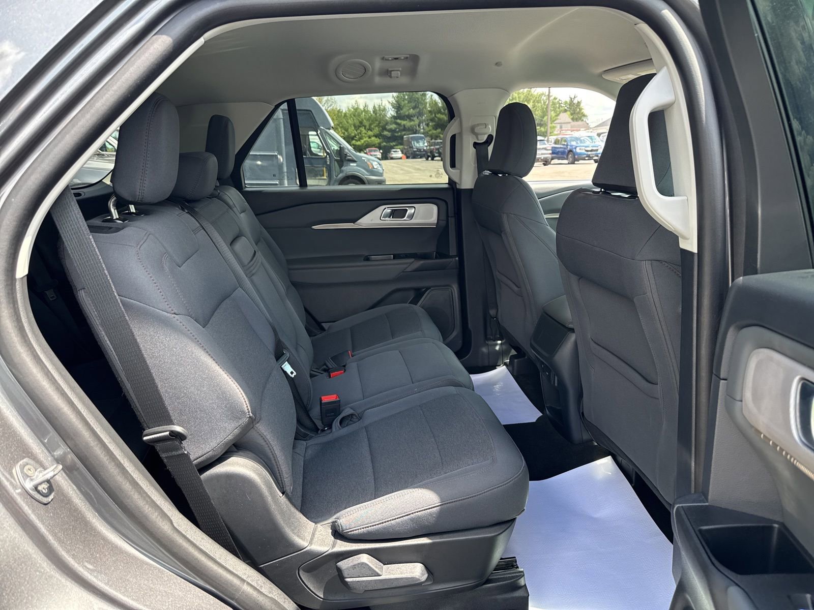 Used 2025 Ford Explorer Active AWD/4WD image 10