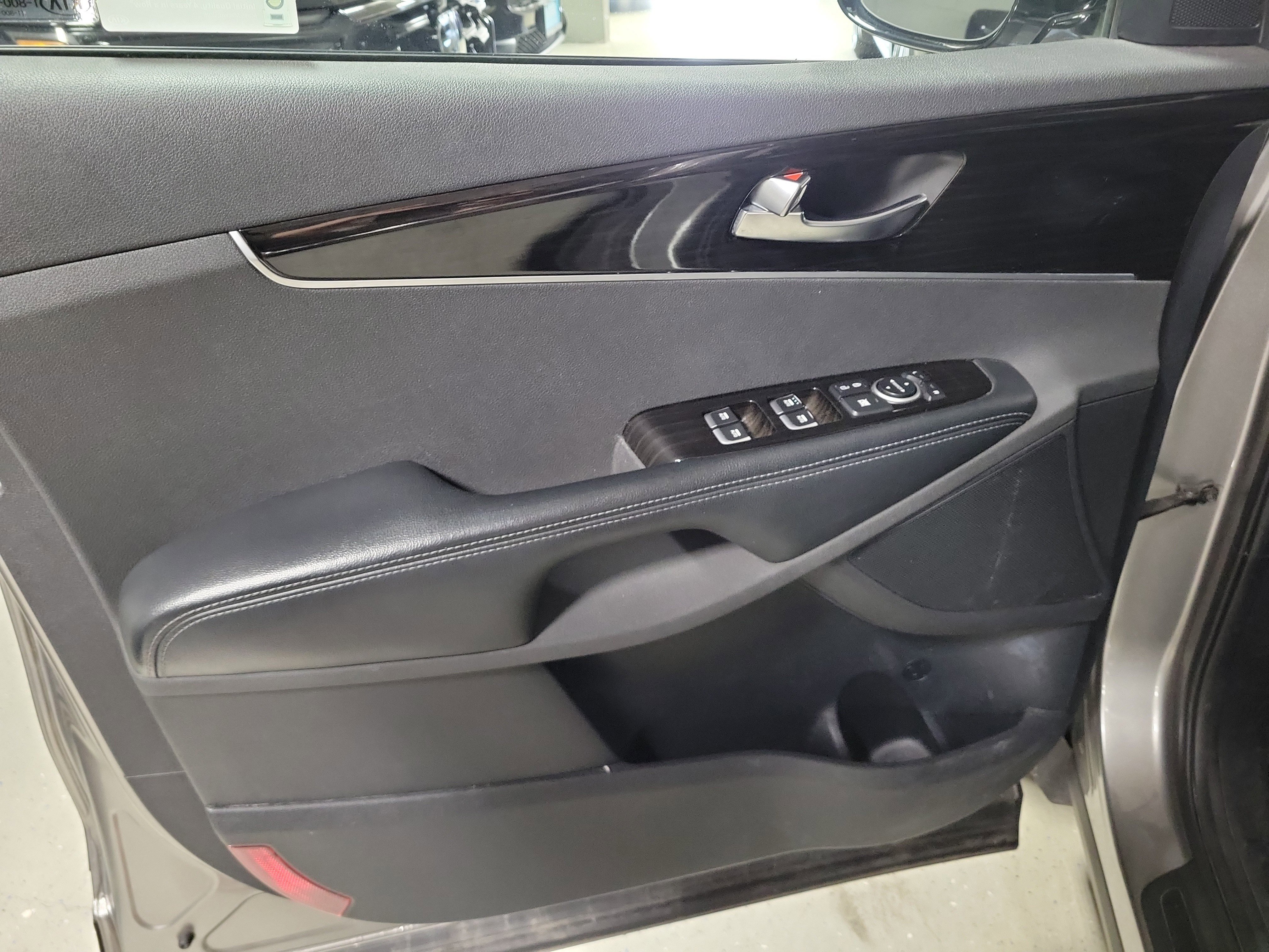 Used 2019 Kia Sorento EX image 19