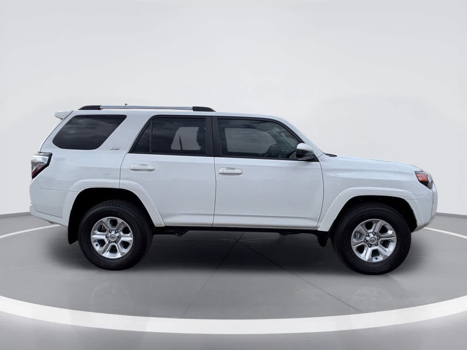 Used 2024 Toyota 4Runner SR5 AWD/4WD image 9