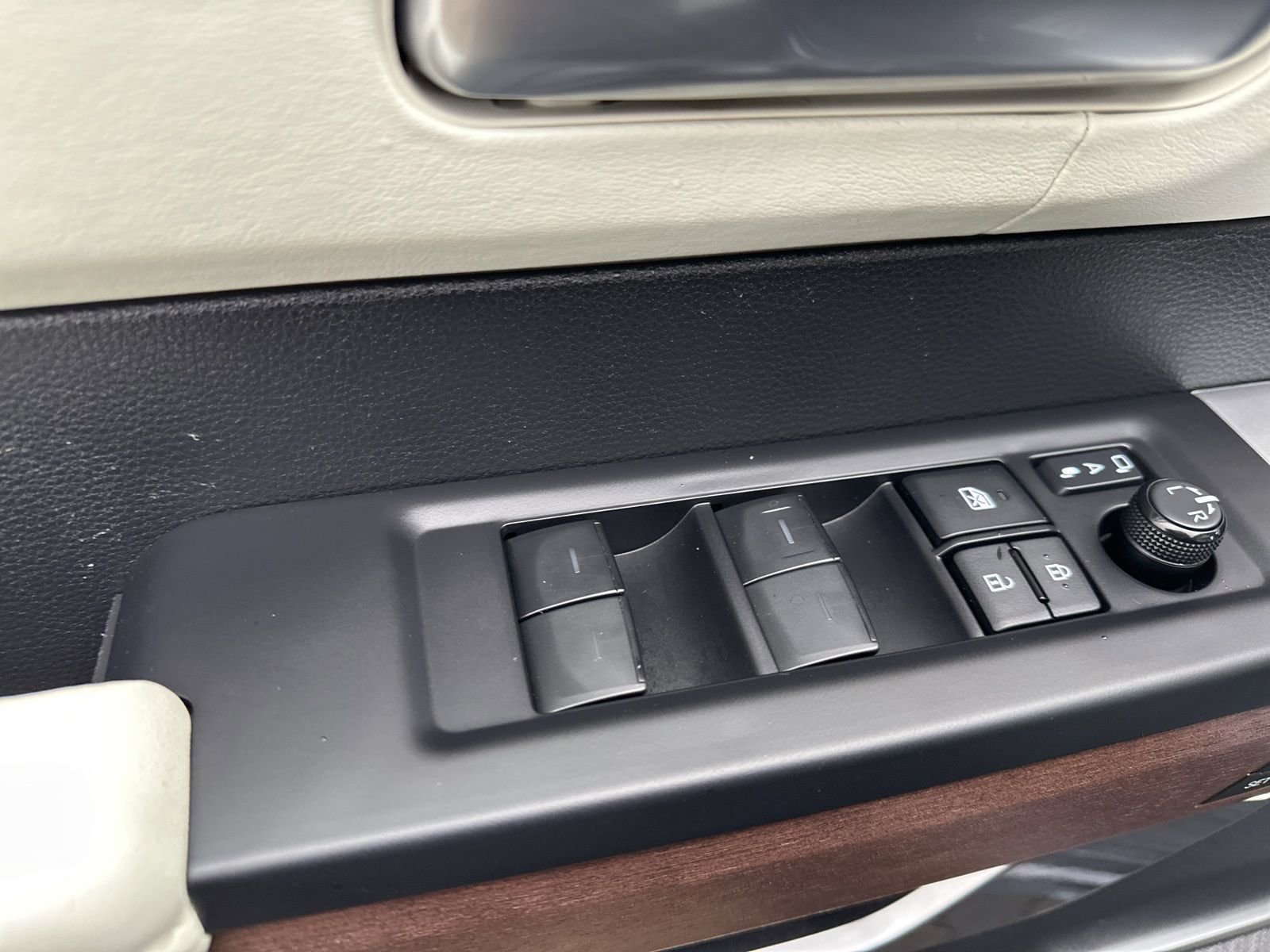 Used 2022 Toyota Tundra Capstone AWD/4WD image 22