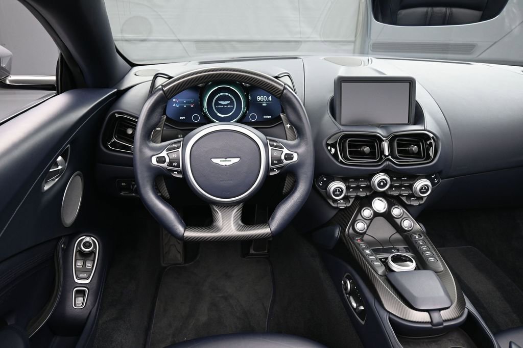 Used 2021 Aston Martin V8 Vantage Roadster RWD image 17