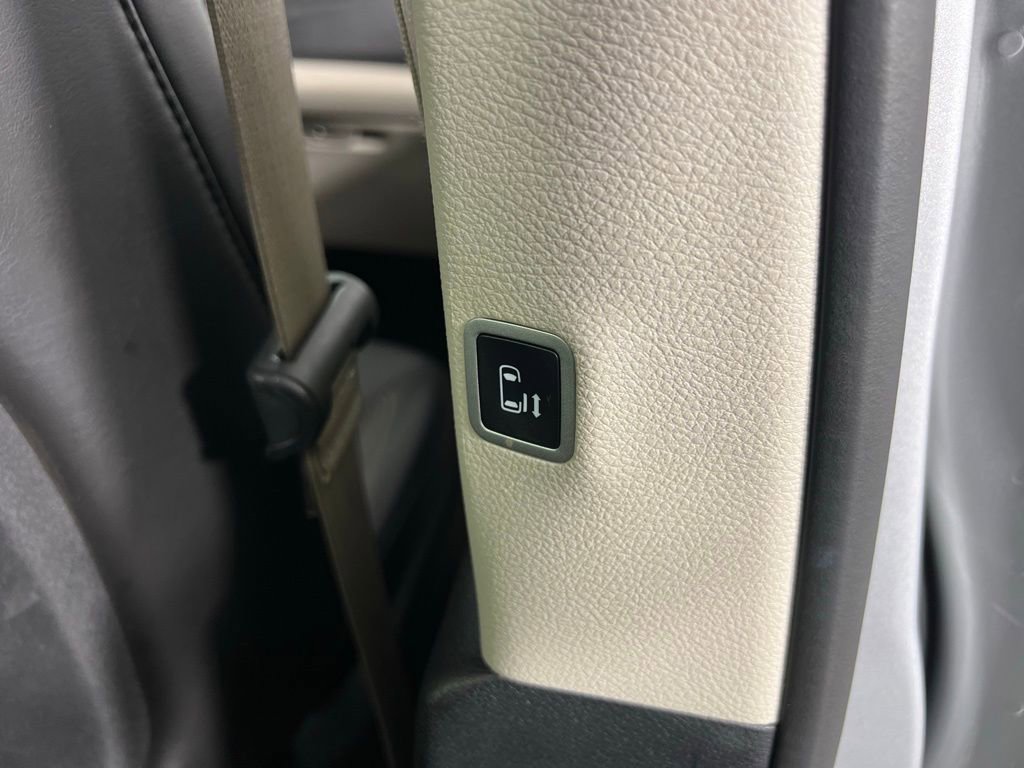 Used 2024 Chrysler Pacifica Touring-L image 34