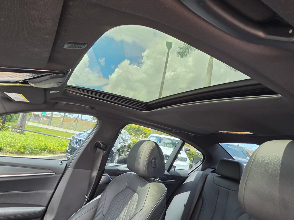 Used 2022 BMW 530i w/ M Sport Package RWD image 5