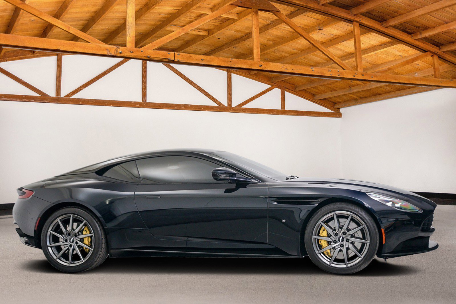 Used 2017 Aston Martin DB11 V12 image 4