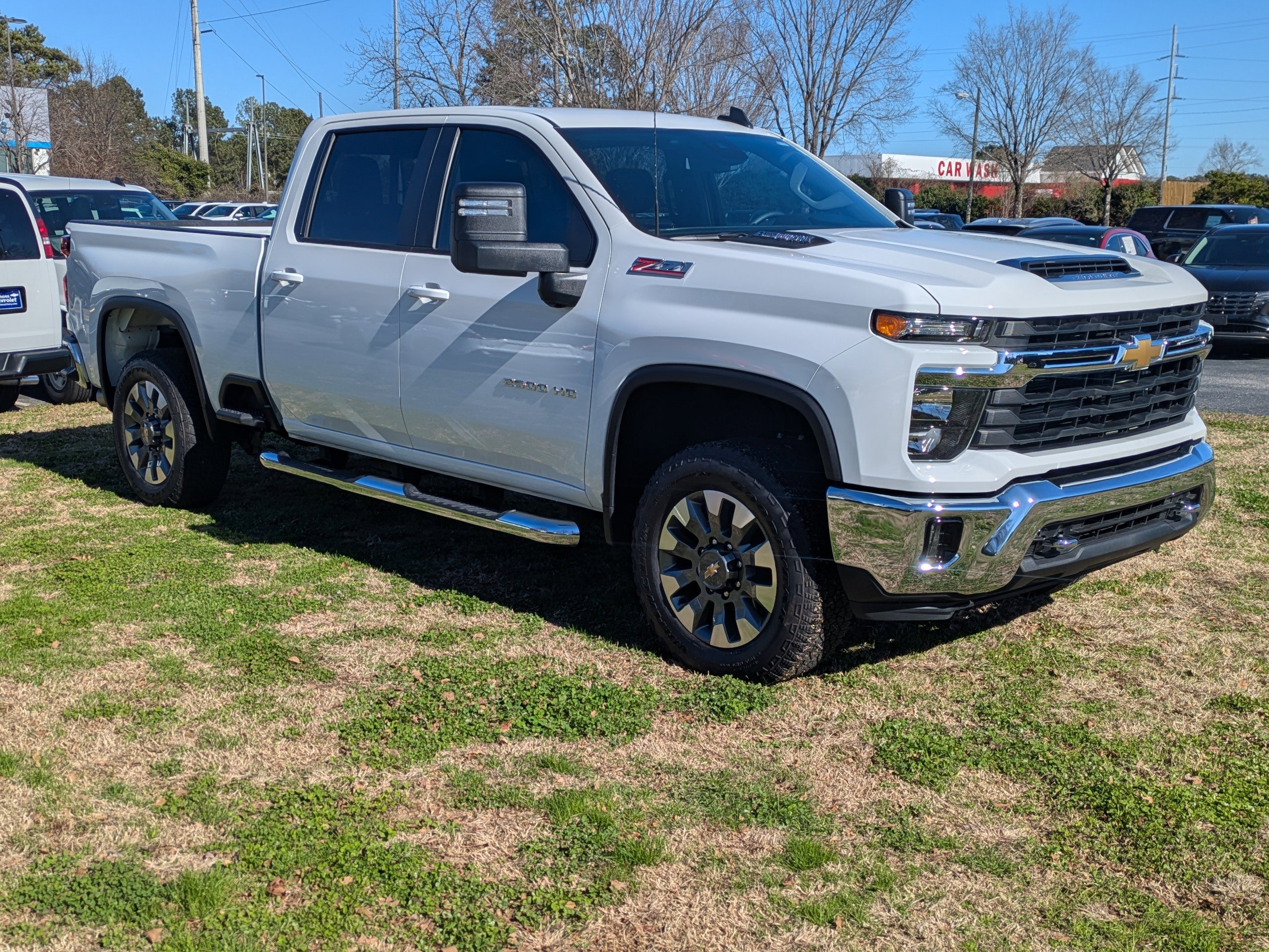 Used 2025 Chevrolet Silverado 2500 LT image 2