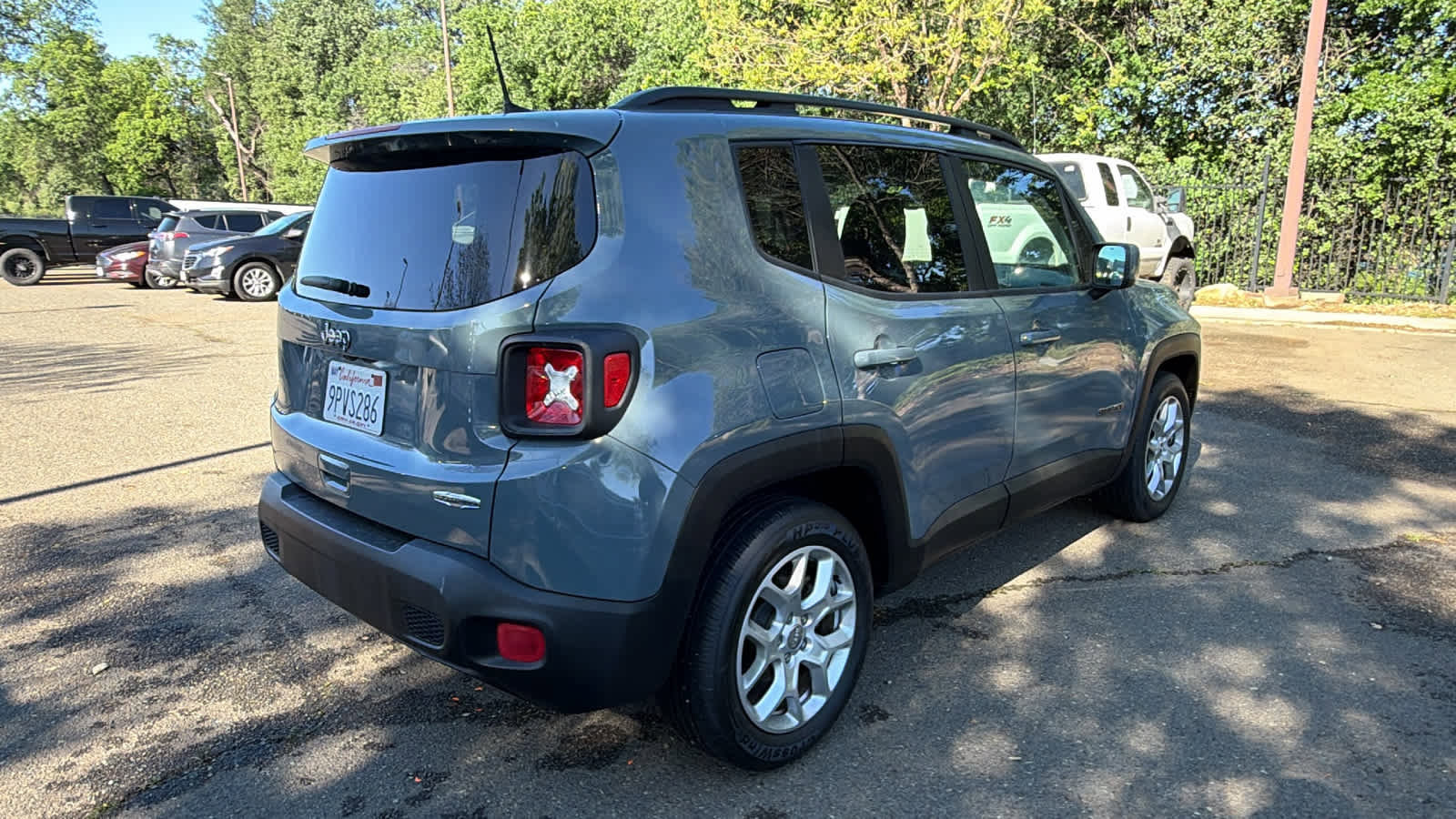 Used 2018 Jeep Renegade Latitude w/ UConnect 8.4 Nav Group image 5