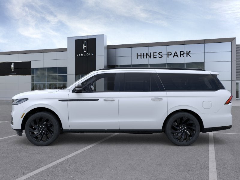 New 2026 Lincoln Navigator L Reserve AWD/4WD image 3
