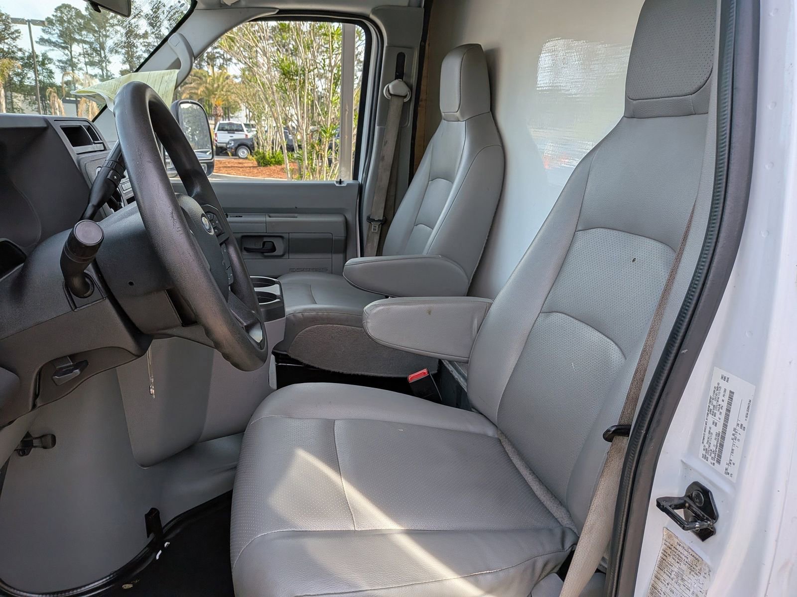 Certified 2023 Ford E-450 and Econoline 450 Super Duty w/ Power Windows & Locks Group image 8