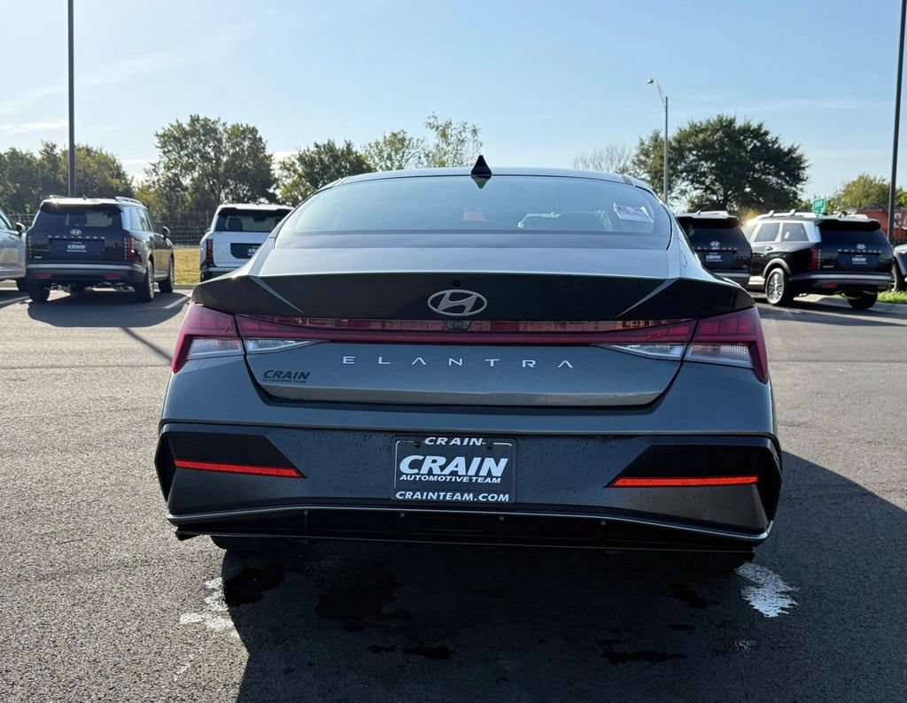 Used 2025 Hyundai Elantra SEL FWD image 6
