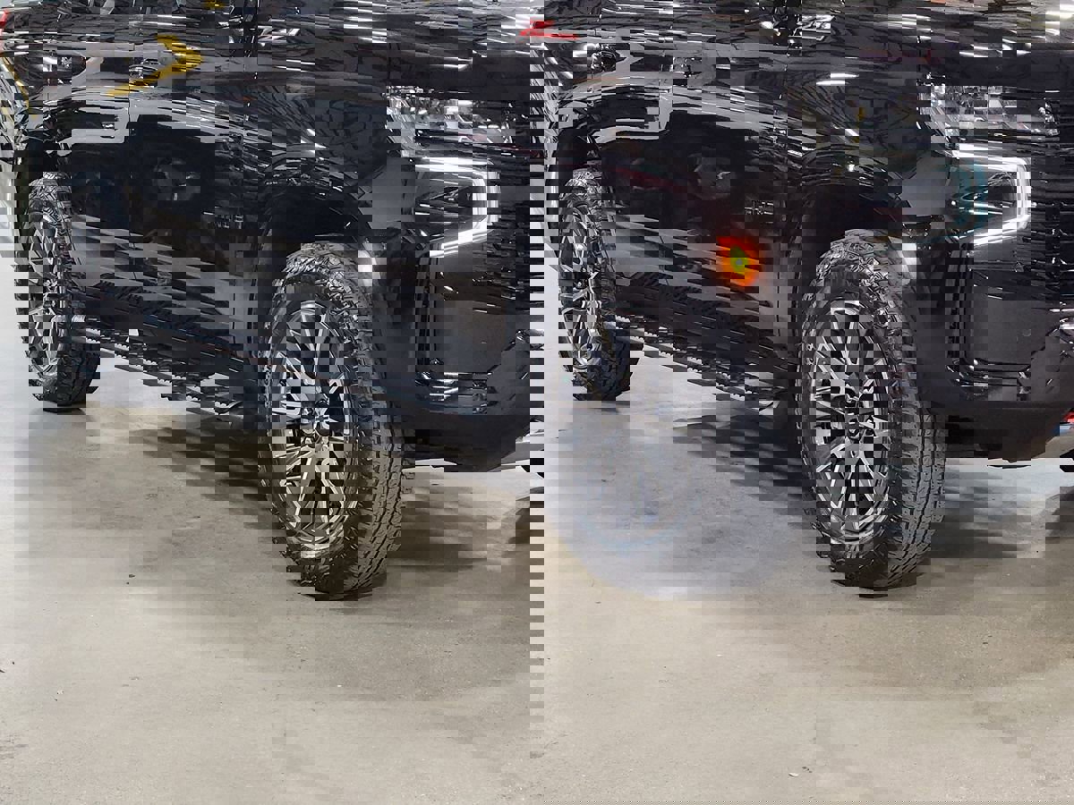 Used 2024 Chevrolet Tahoe Z71 w/ Luxury Package AWD/4WD image 16